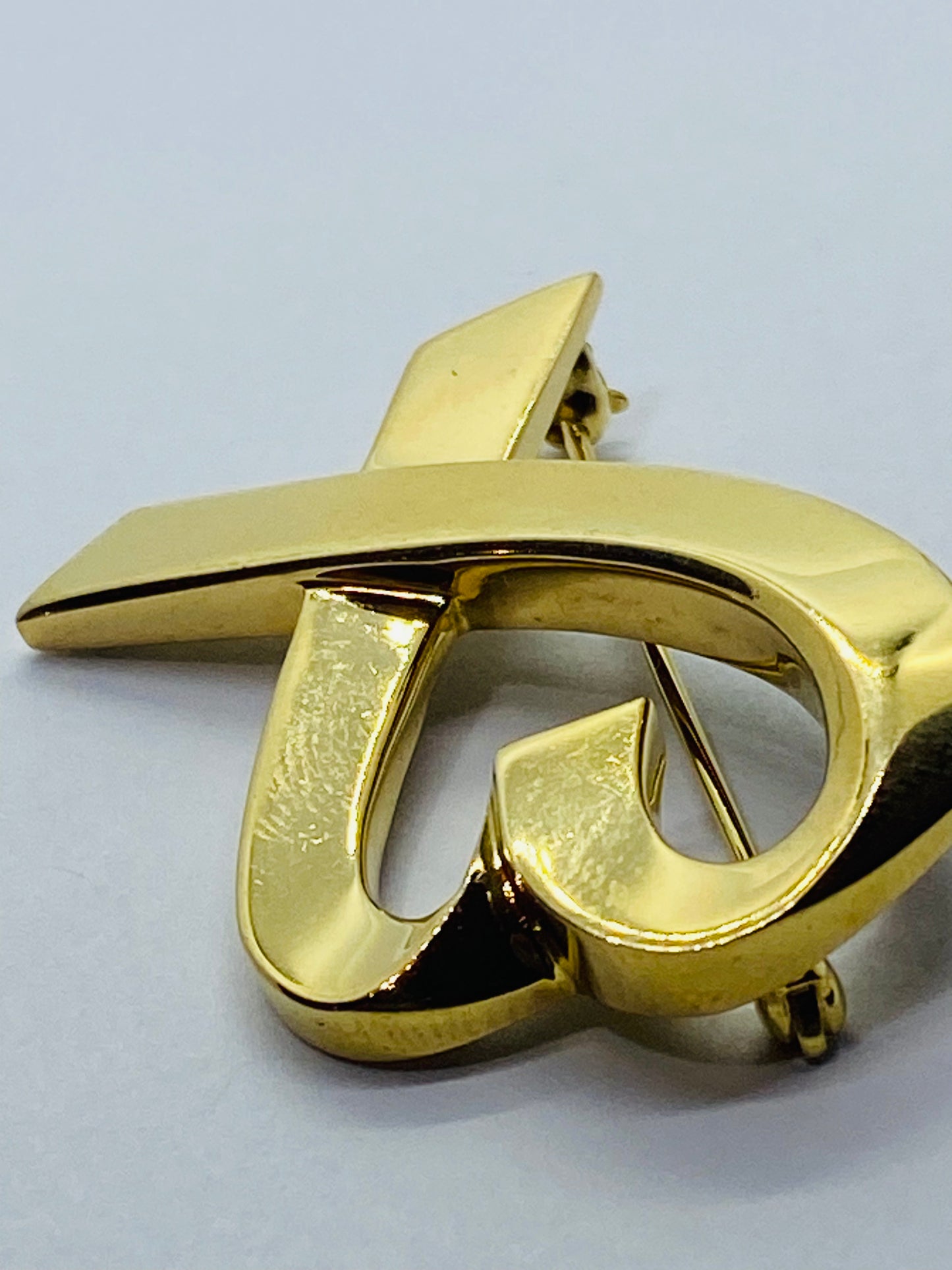 Tiffany & Co Paloma Picasso 18K Yellow Gold Loving Heart Brooch Pin Large 1.25"