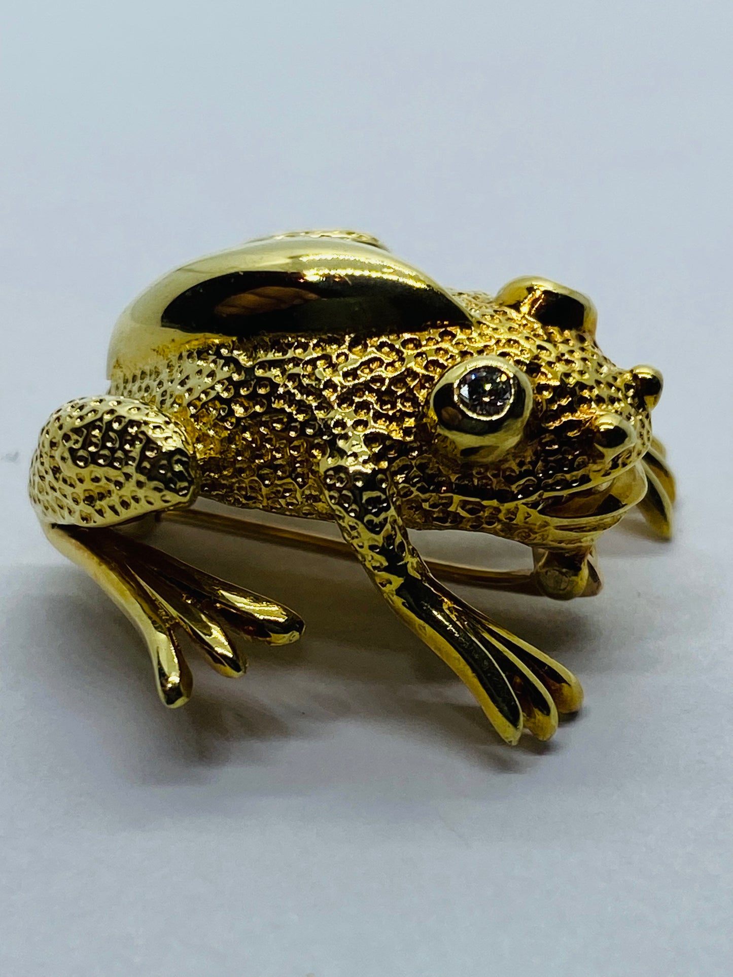 Tiffany & Co. 18K Frog Brooch/Pin Diamond Eyes Large 30x25MM Heavy Box Pouch