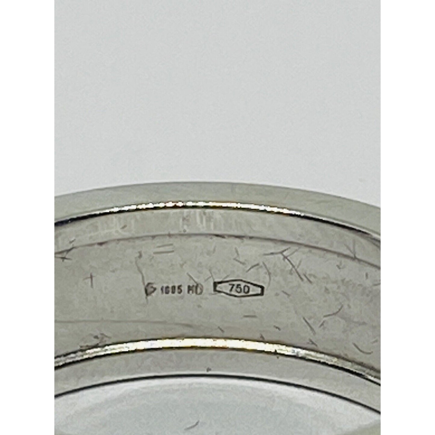 GORGEOUS GUCCI 18KT WHITE GOLD BAND LOGO RING SIZE 5 1/2 6MM WIDE