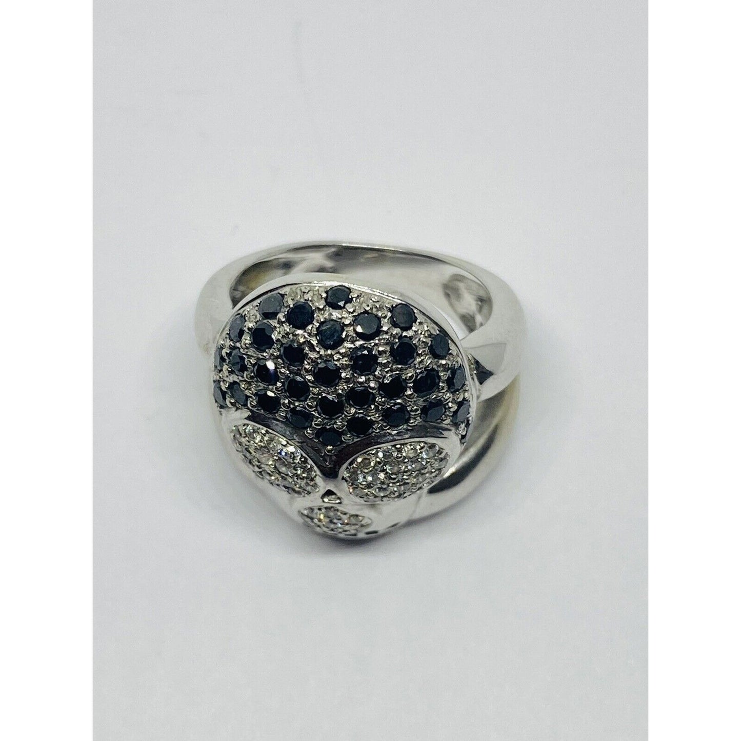 Heavy 14k white gold 1.09ct white and black diamond cluster skull ring size 4.5