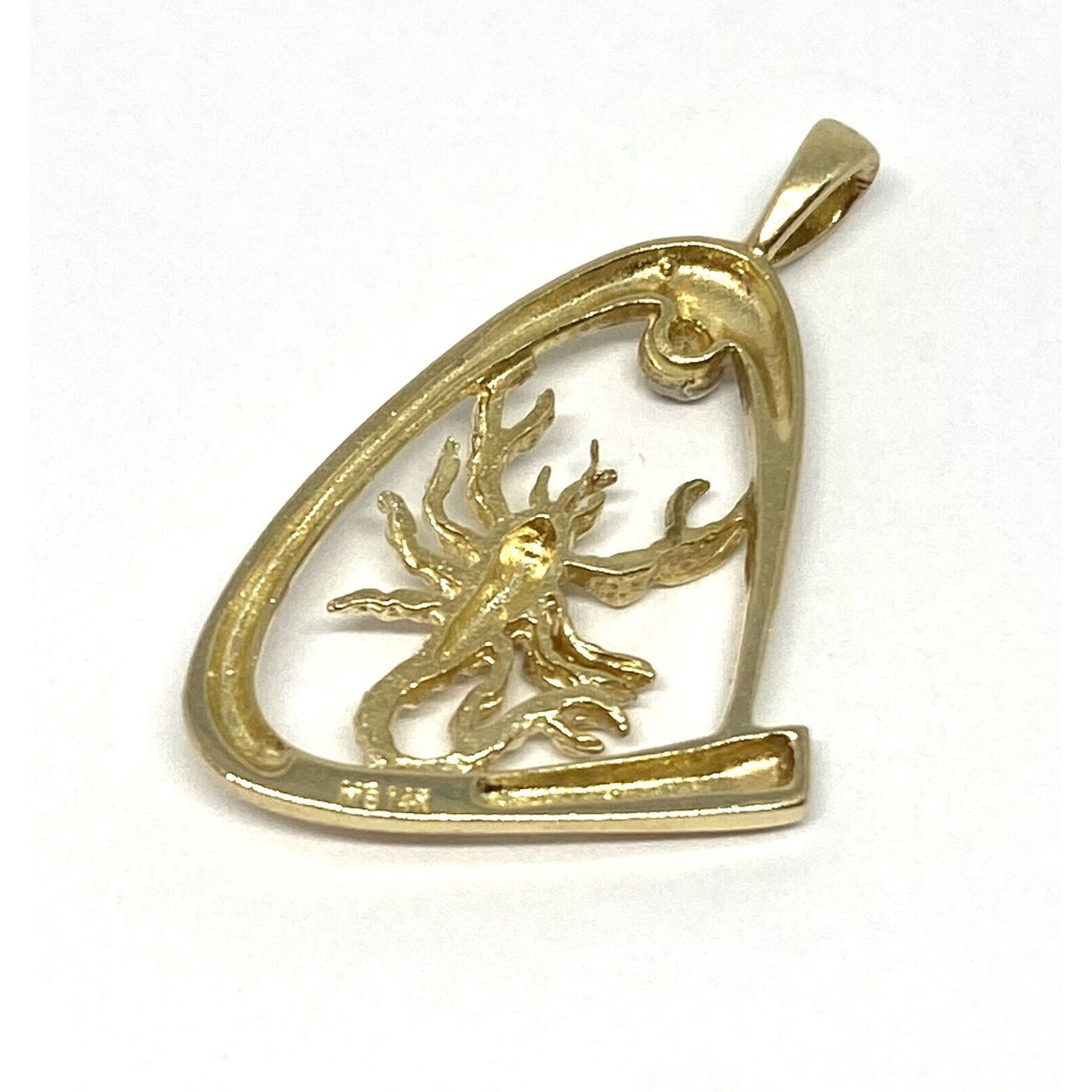 14K YELLOW GOLD DIAMOND SCORPION PENDANT 28mm x 15mm - 1.6 Gram