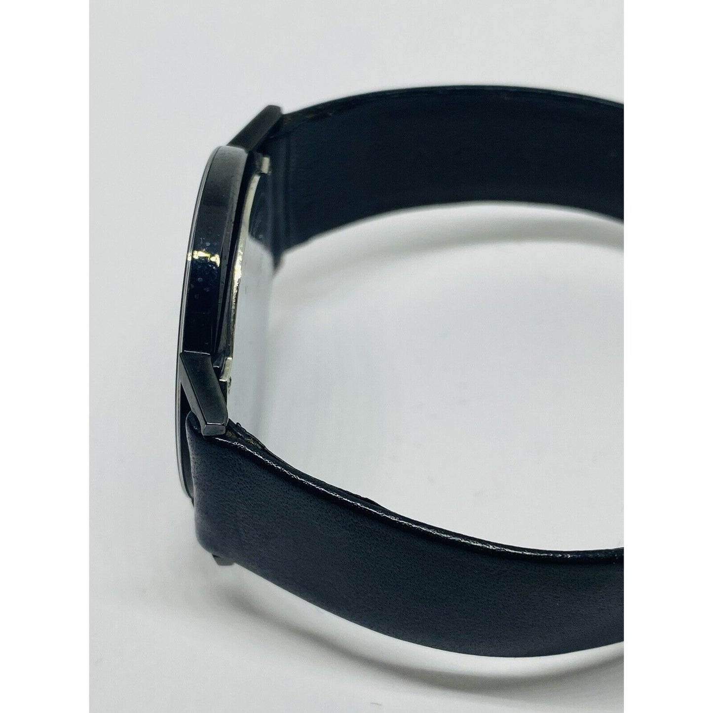 Movado Museum Ultra Slim Largest Face 33mm Unisex Keeps Time Box Papers READ!