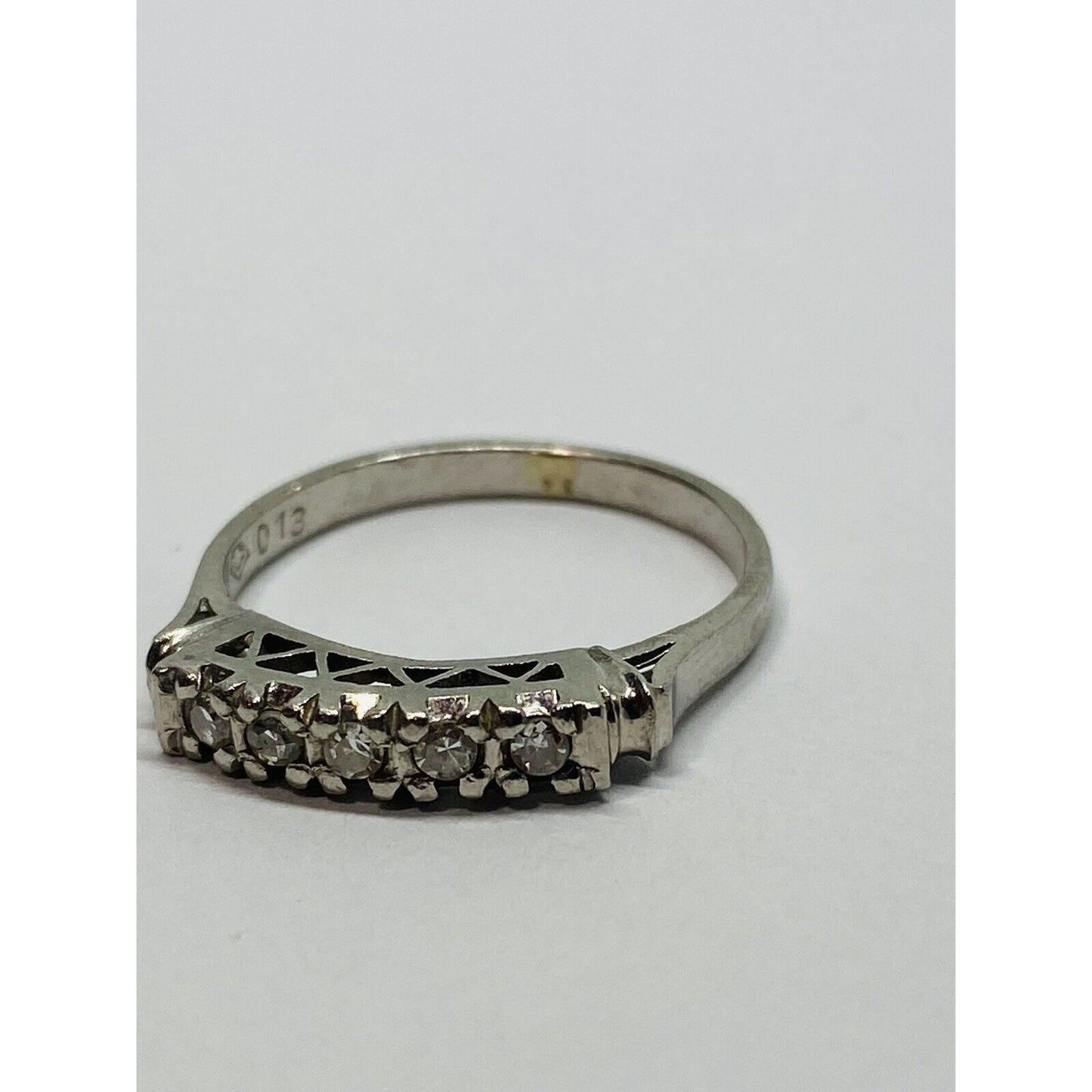 Platinum PT900 Diamond Ring 3 gms, Sz 5.5 0.13 ctw