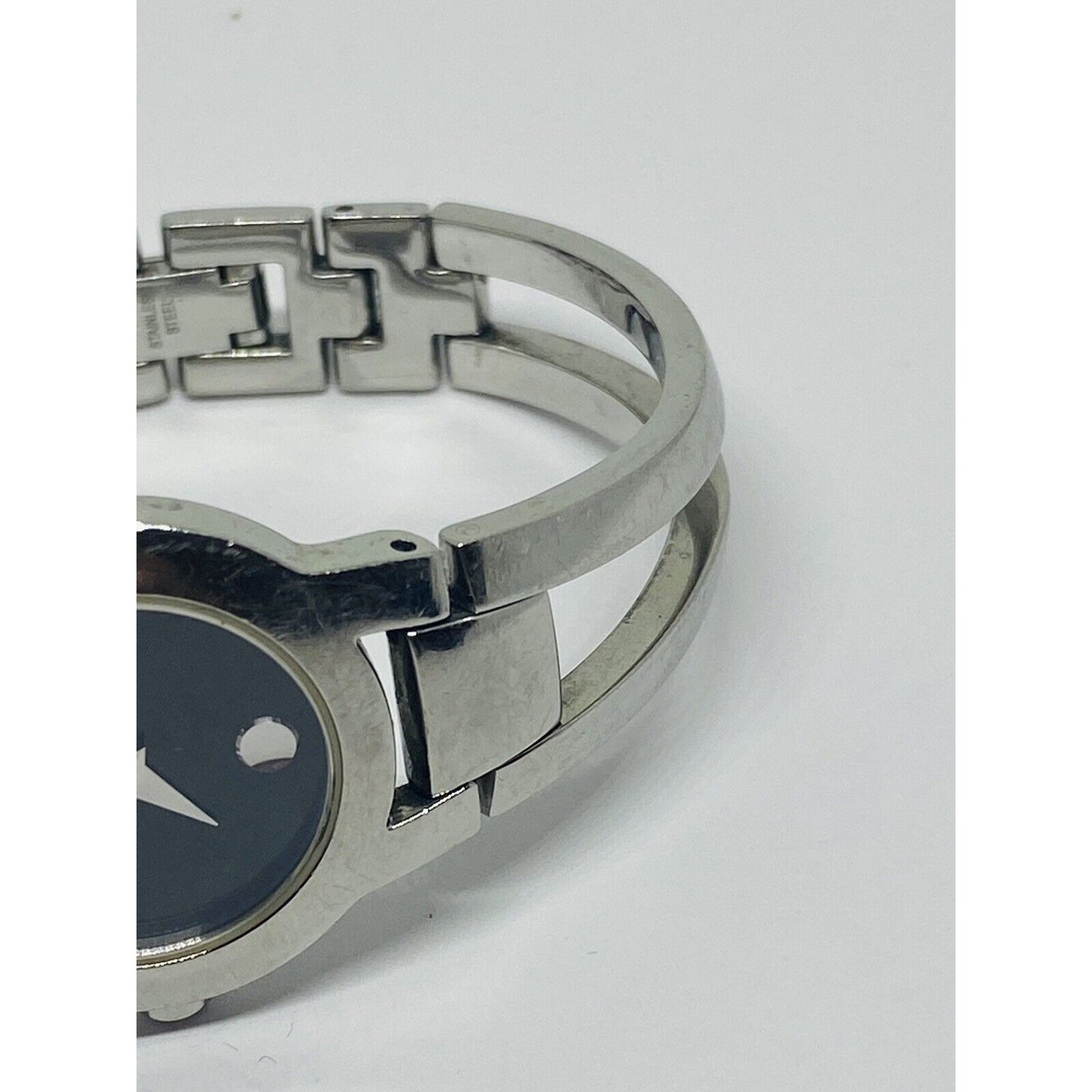 Lady Movado Amorosa Black Museum Dial Swiss Quartz Watch 84 E4 1842 6” Wrist.