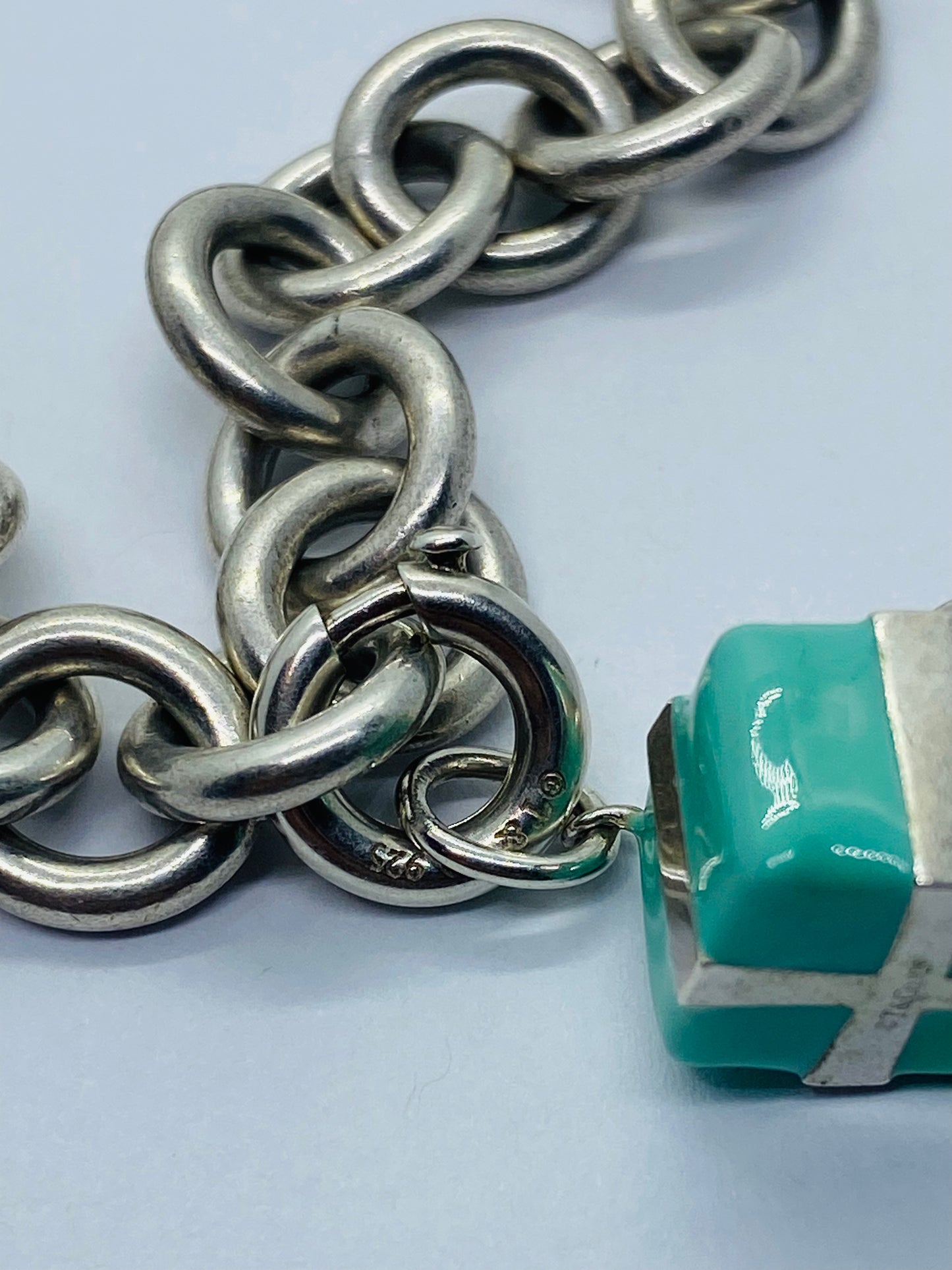 TIFFANY & CO. STERLING SILVER BLUE ENAMEL GIFT BOX CHARM BRACELET PRESENT 7.75”