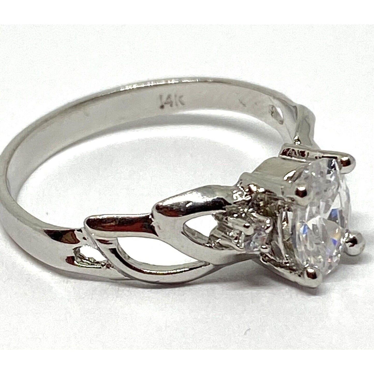 BEAUTIFUL 14k WHITE GOLD CZ SOLITAIRE WITH ACCENTS RING size 7