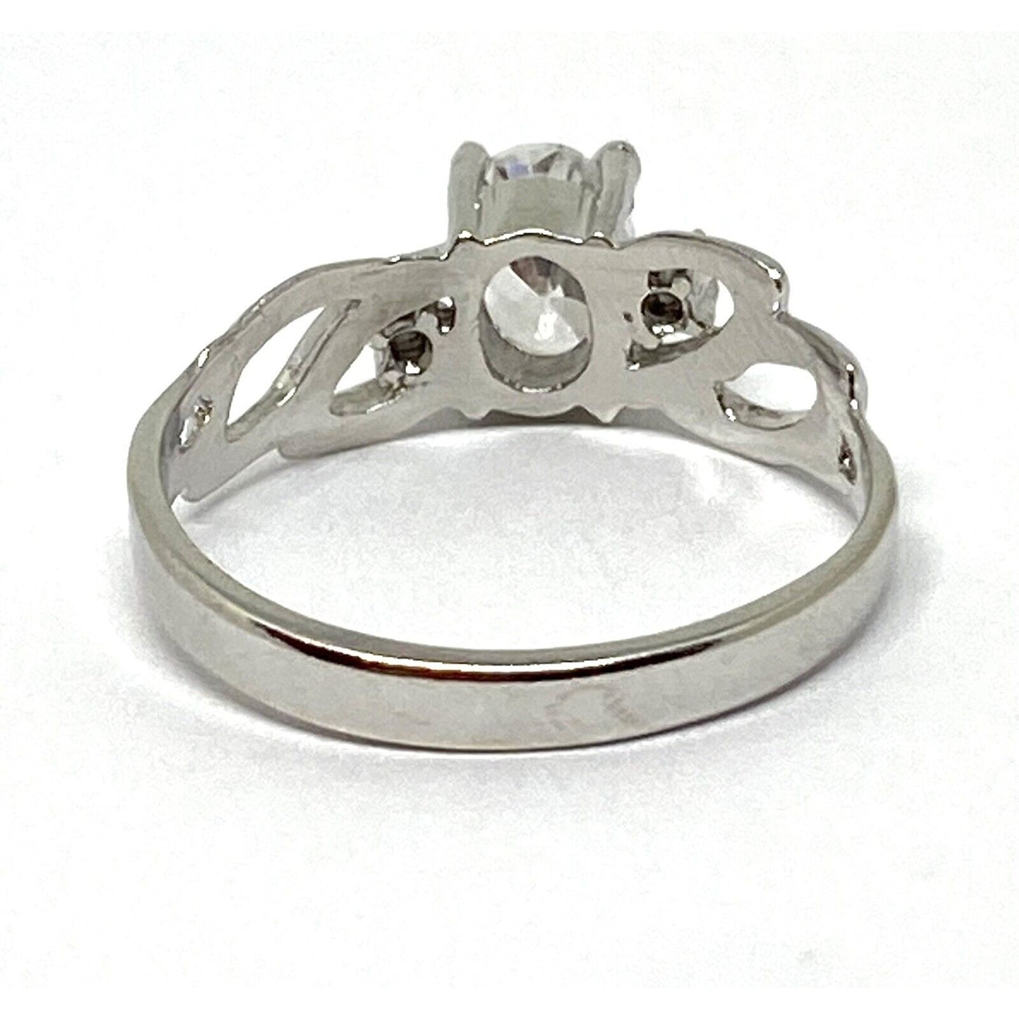 BEAUTIFUL 14k WHITE GOLD CZ SOLITAIRE WITH ACCENTS RING size 7