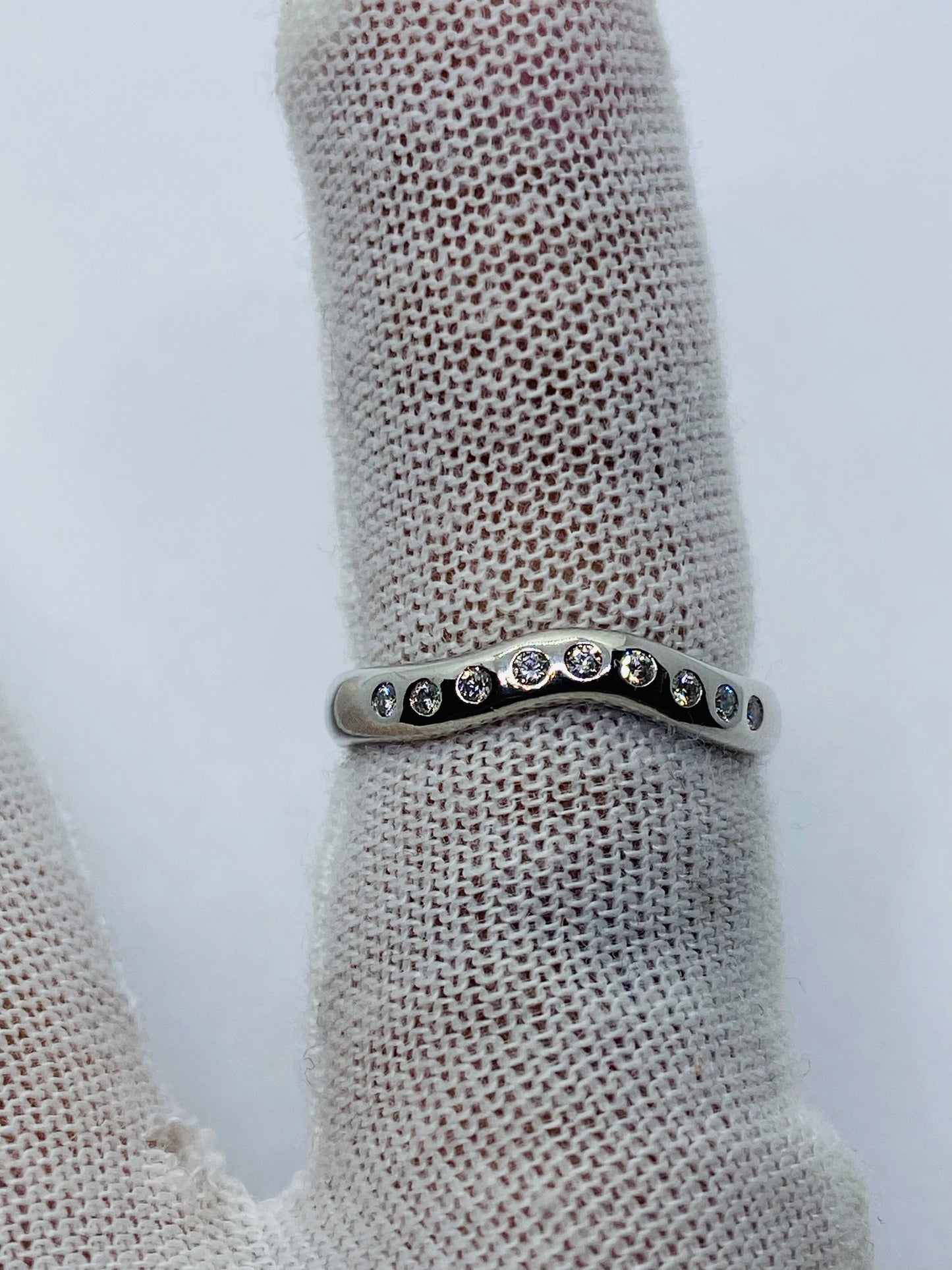 $2400 Tiffany & Co. Elsa Peretti Wave Diamond Wedding Band in Platinum 0.10 CTW