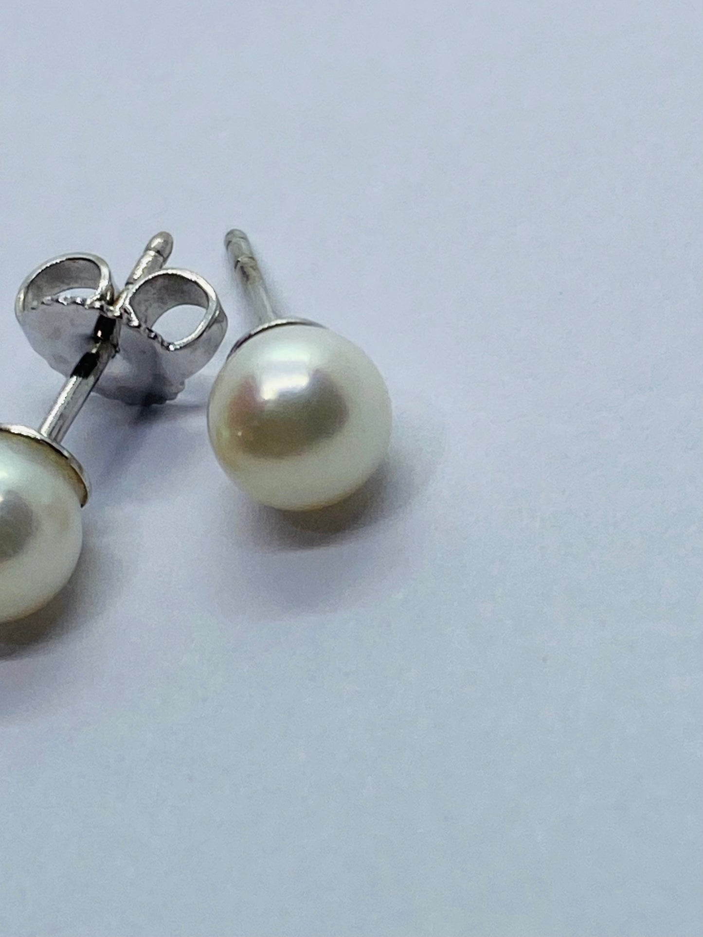 Tiffany & Co. Signature Pearl Stud Earrings 6MM  Akoya 18k White Gold  READ