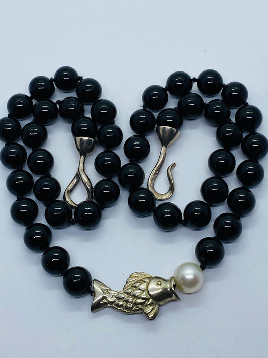 TIFFANY & CO PEARL ONYX BEAD FISH NECKLACE STERLING SILVER SIGNED POUCH BOX