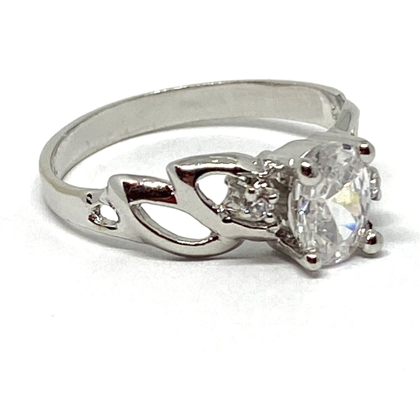 BEAUTIFUL 14k WHITE GOLD CZ SOLITAIRE WITH ACCENTS RING size 7