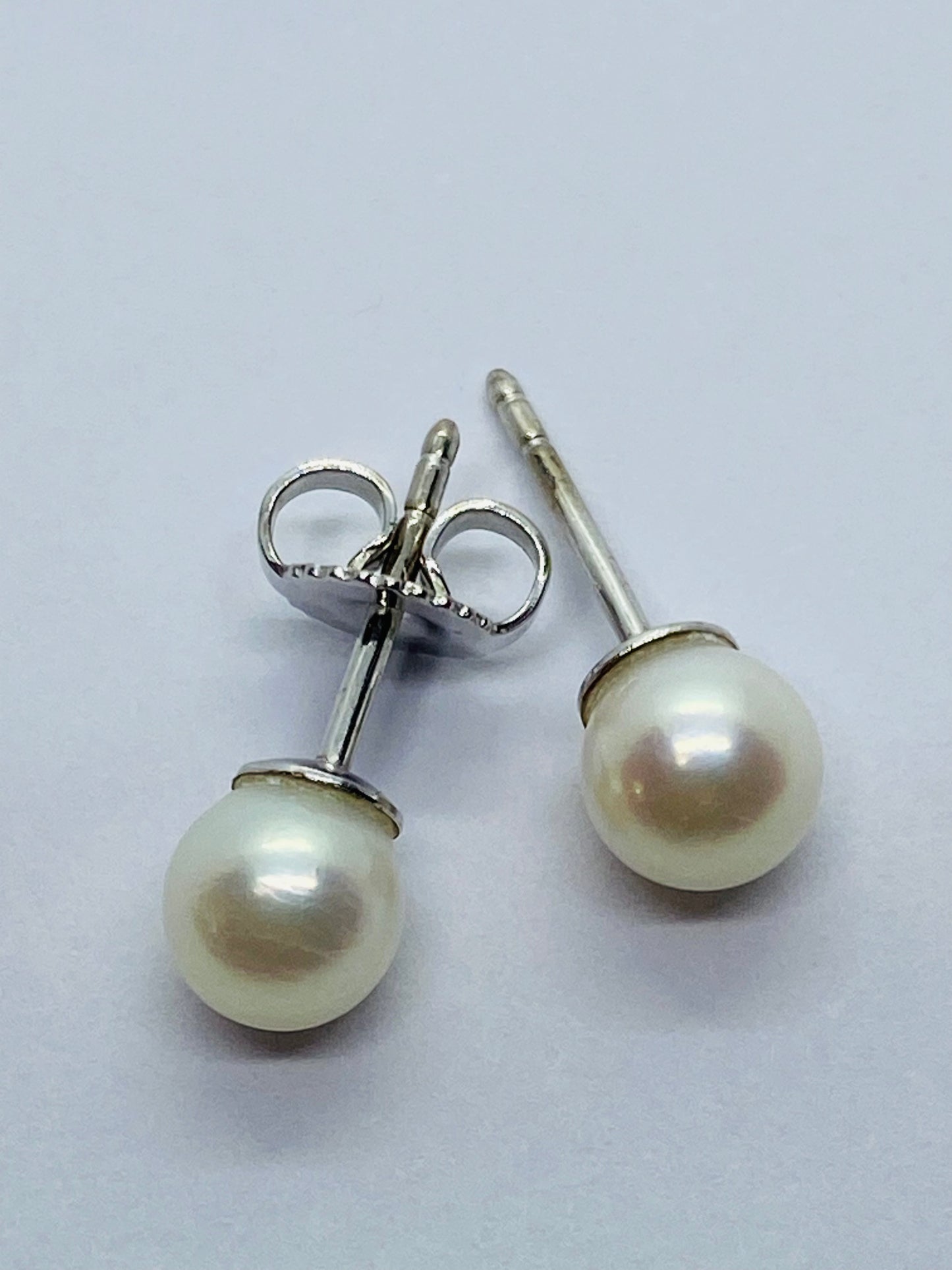 Tiffany & Co. Signature Pearl Stud Earrings 6MM  Akoya 18k White Gold  READ