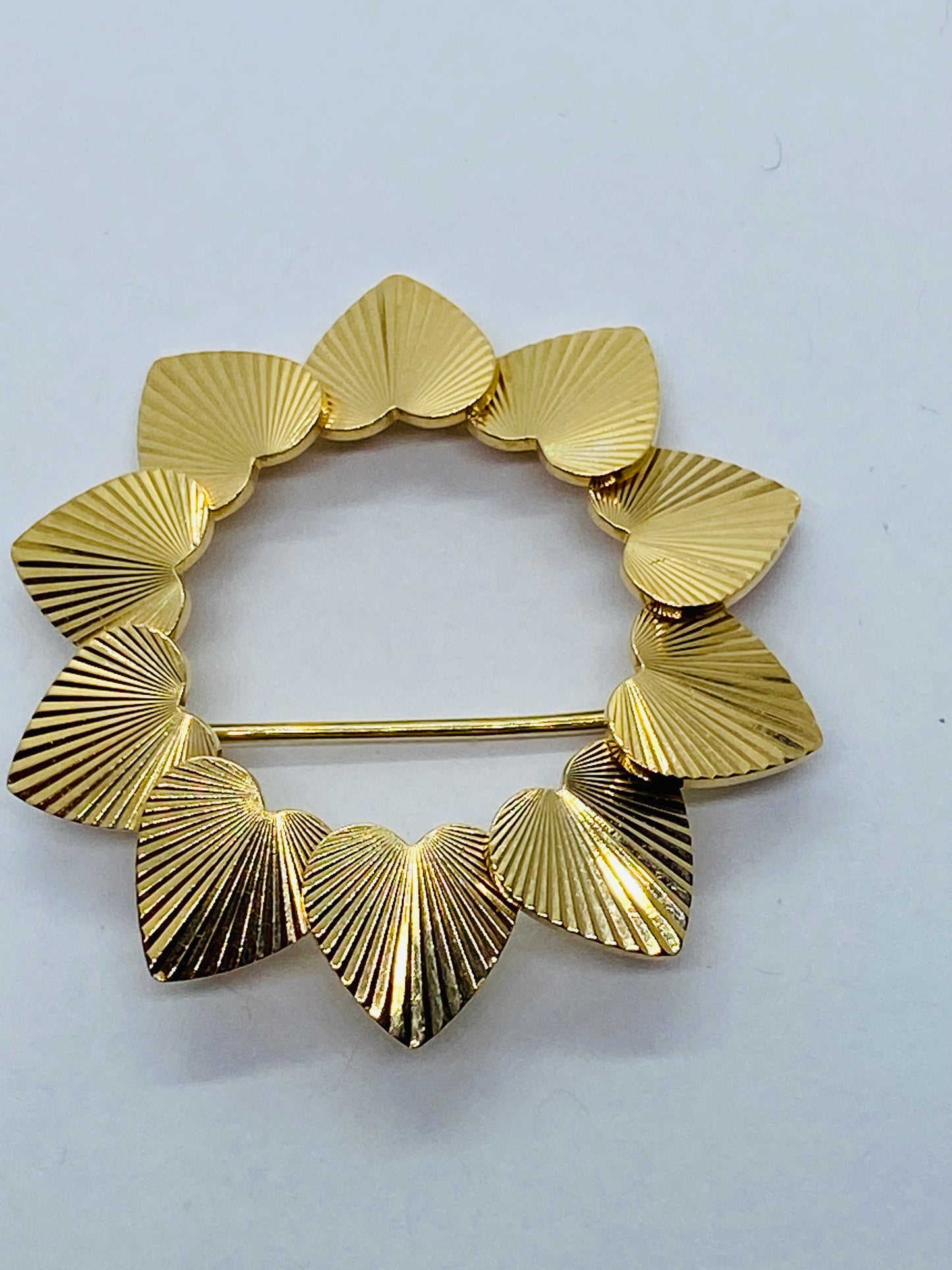 Authintic Vintage Tiffany & Co 14k Wreath of Hearts Pin