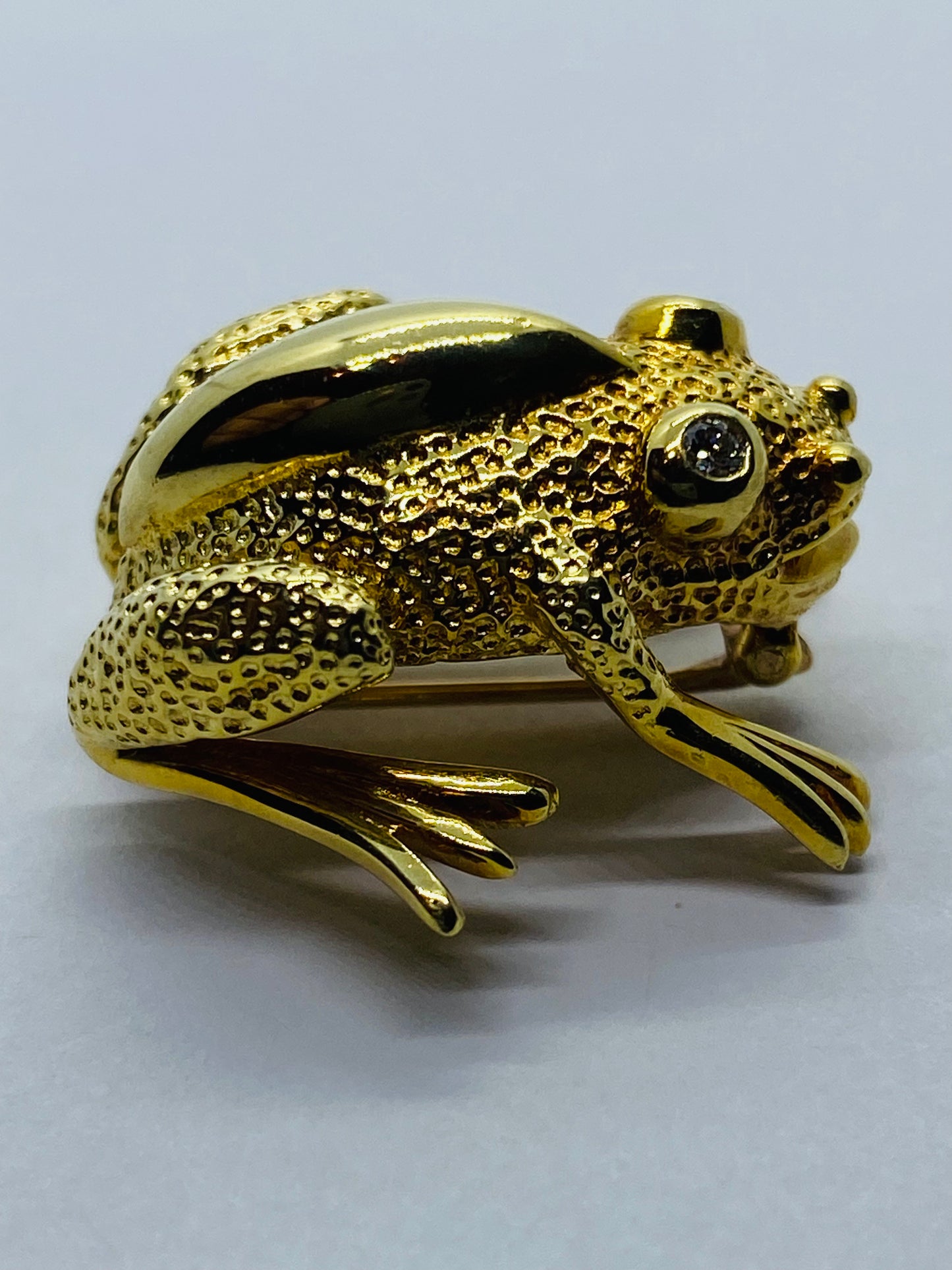 Tiffany & Co. 18K Frog Brooch/Pin Diamond Eyes Large 30x25MM Heavy Box Pouch