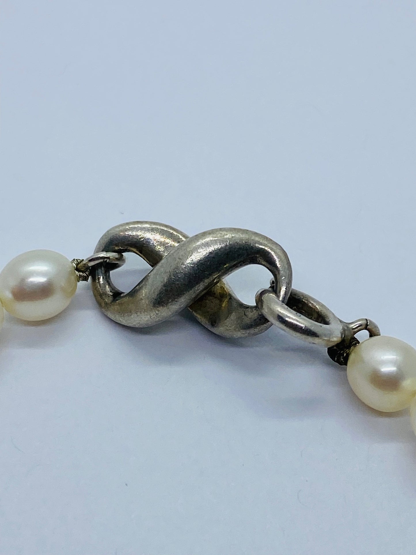 Tiffany & Co. Sterling Silver 20 Pearl Infinity Bracelet 7” Bracelet Pouch