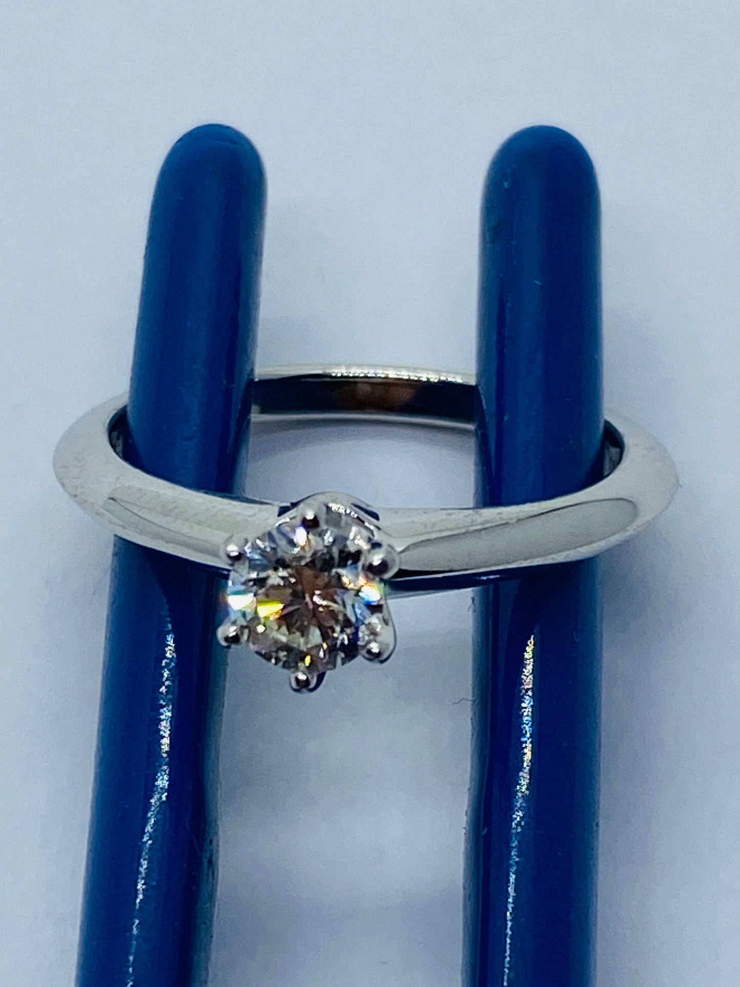 Tiffany & Co. .33 G-H VS2 Diamond Platinum Solitaire Engagement Ring BOX! Size 5