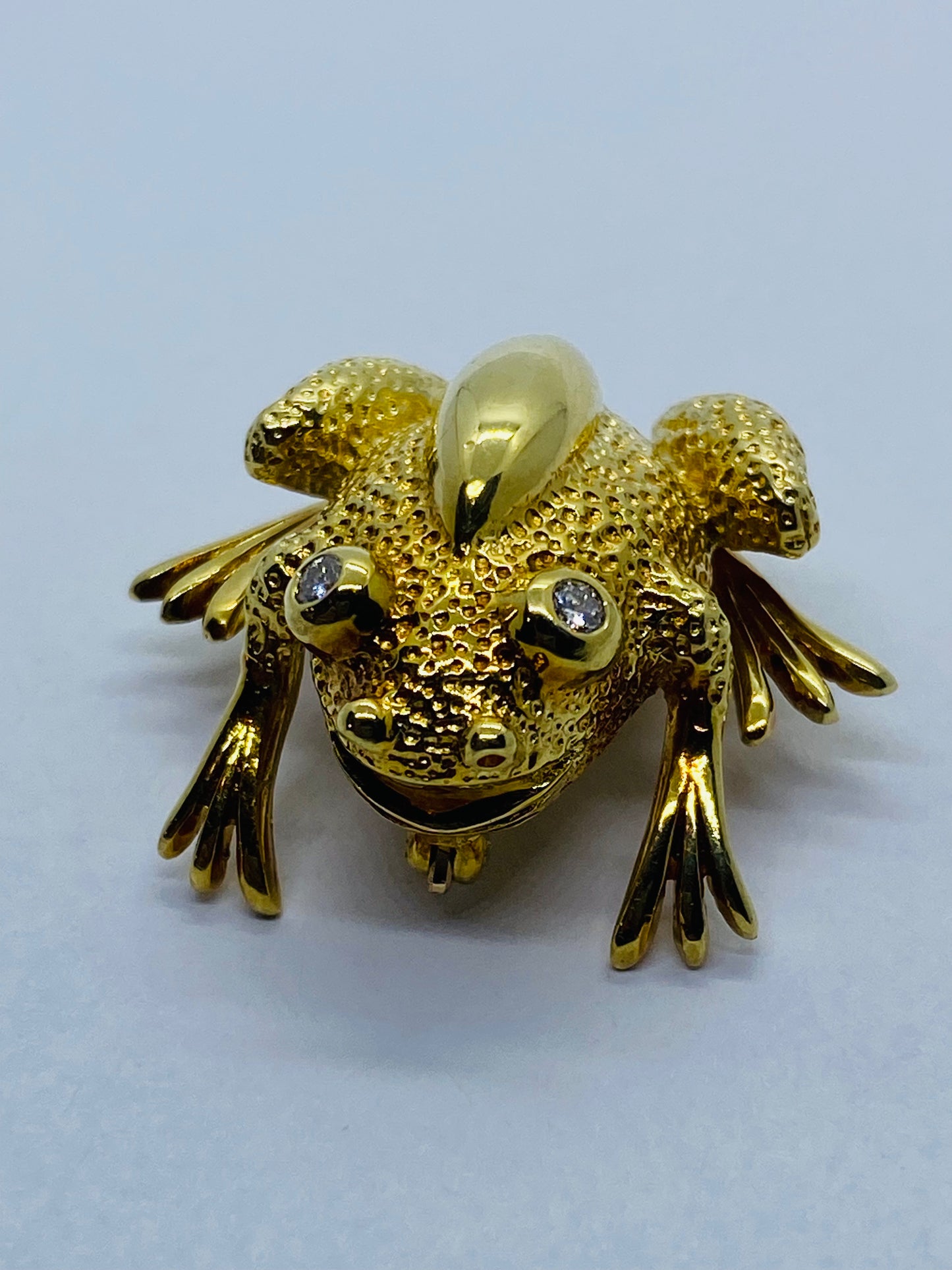 Tiffany & Co. 18K Frog Brooch/Pin Diamond Eyes Large 30x25MM Heavy Box Pouch