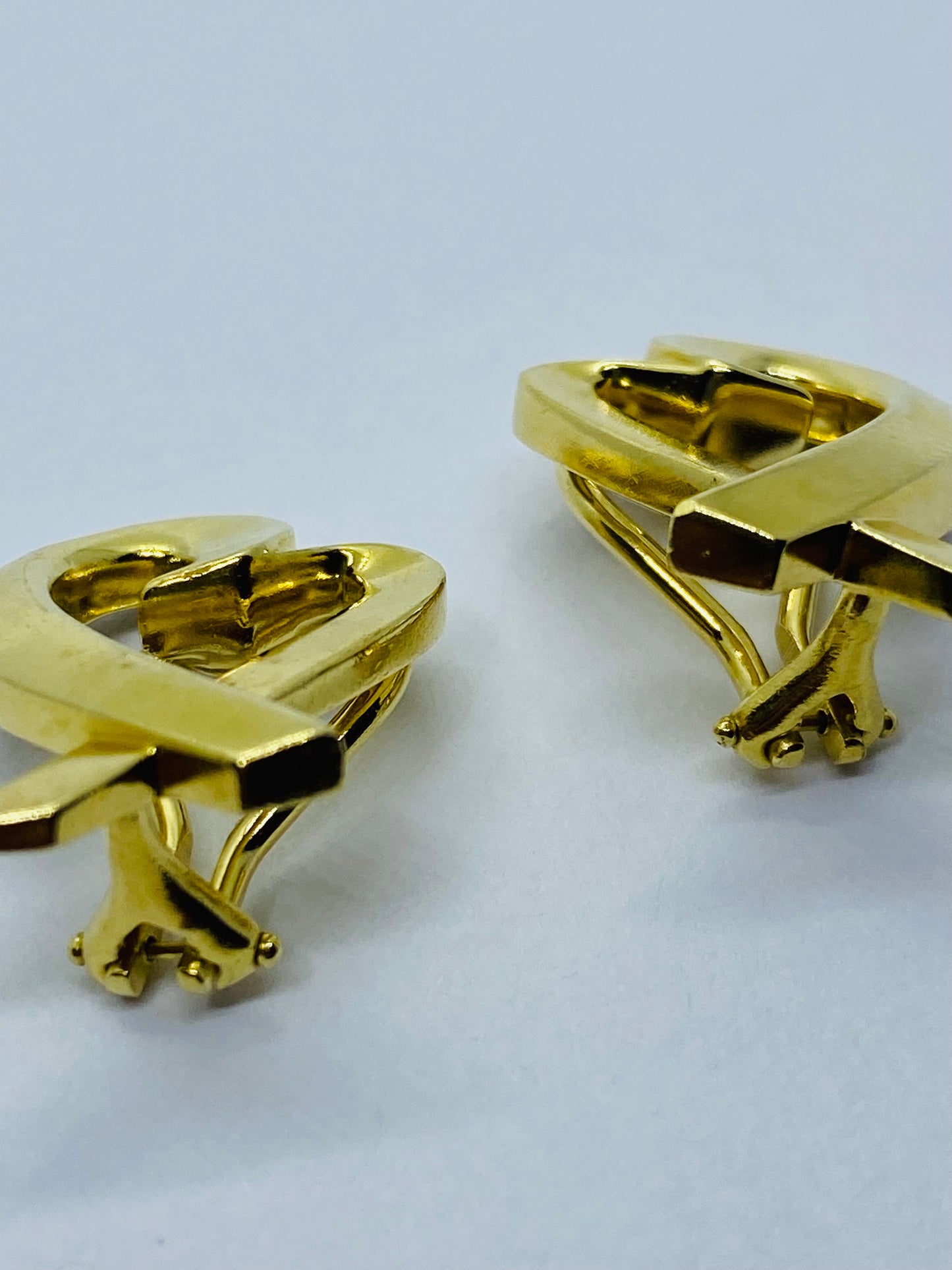TIFFANY & Co. 18K Gold Paloma Picasso Clip-on Loving Heart Earrings Large