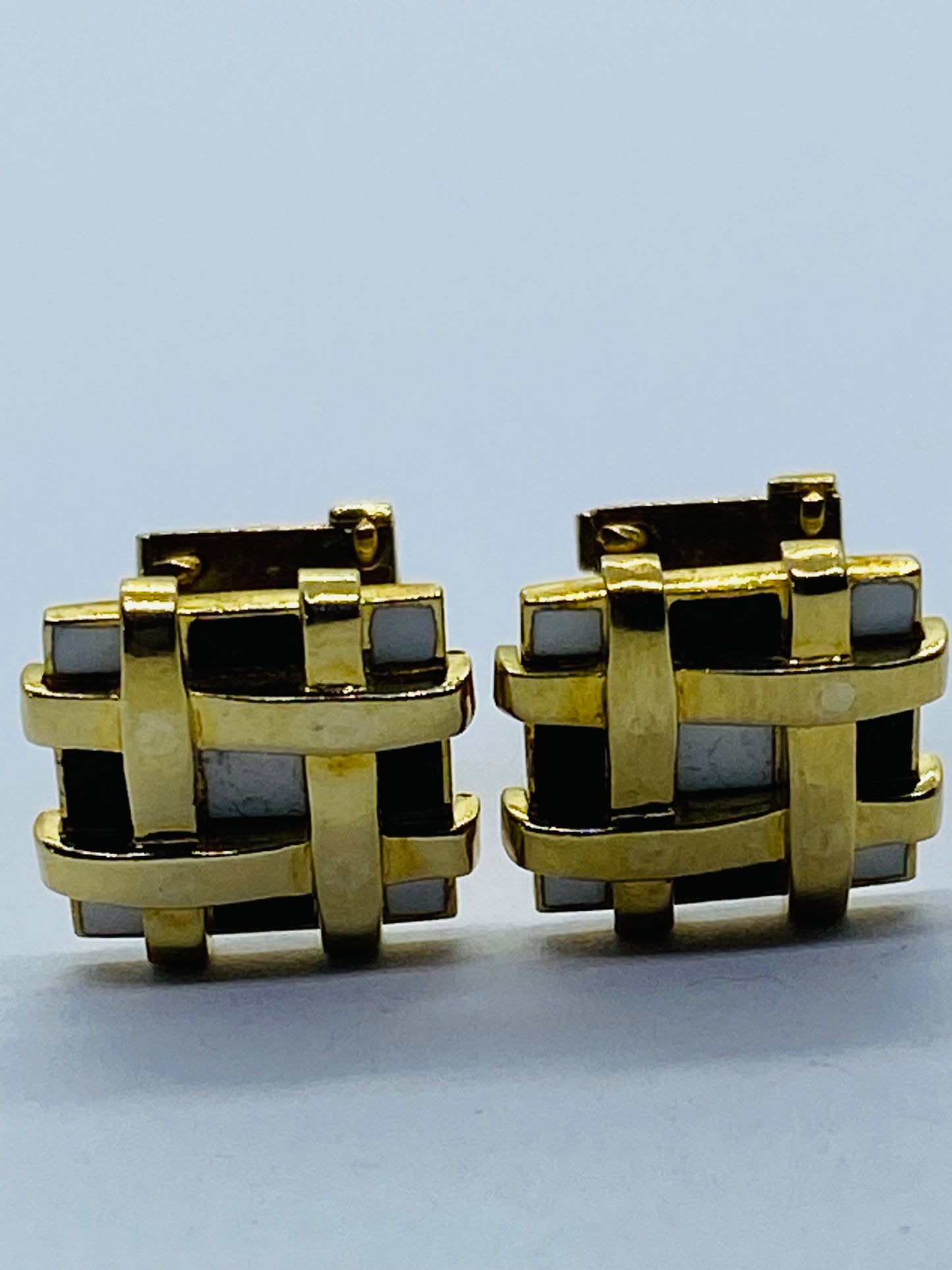 TIFFANY & CO. Schlumberger Yellow Gold Black White  Enamel Cuff Links 18K Gold