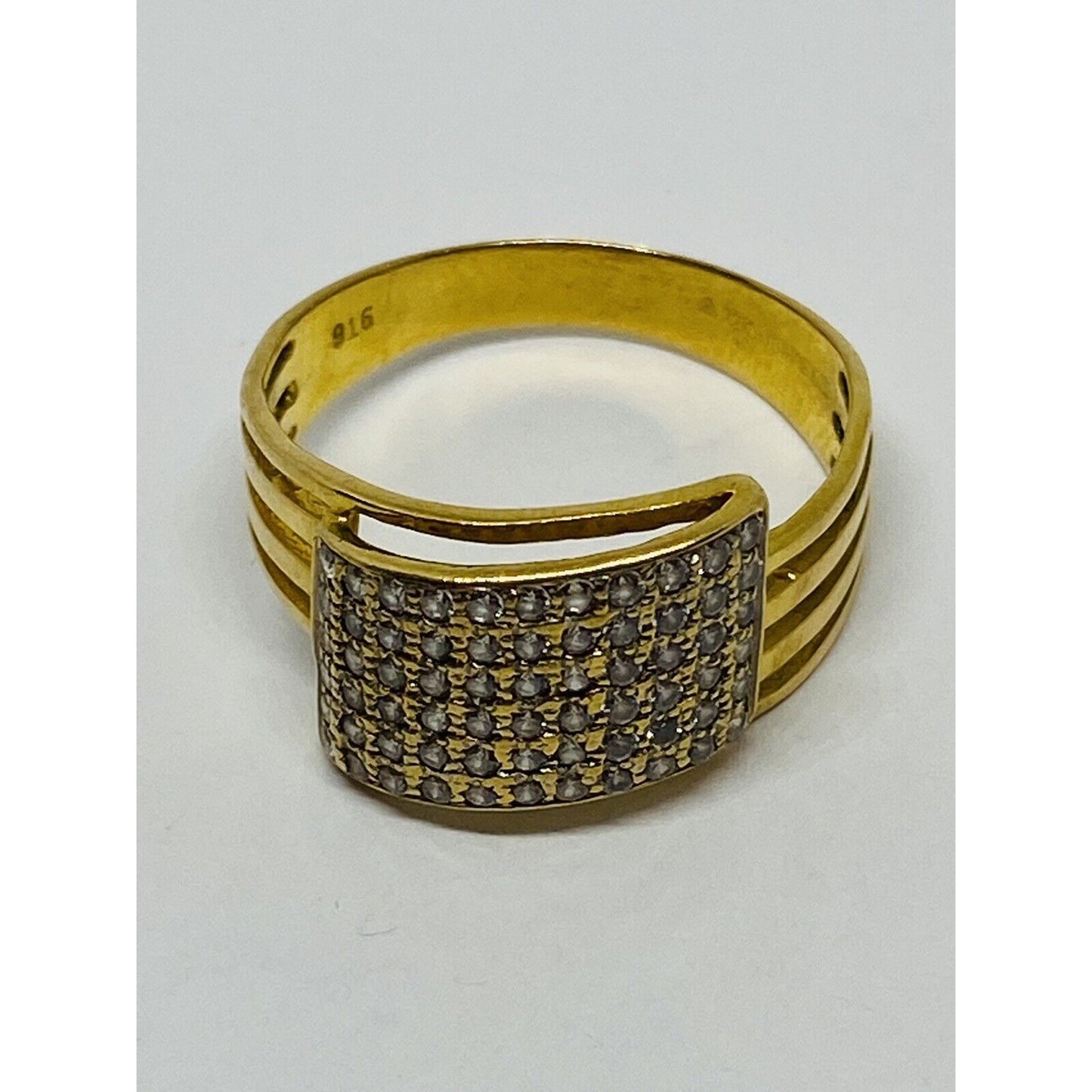 22K Yellow Gold Ring White Topaz Wide Size 10, 5.4 Grams.