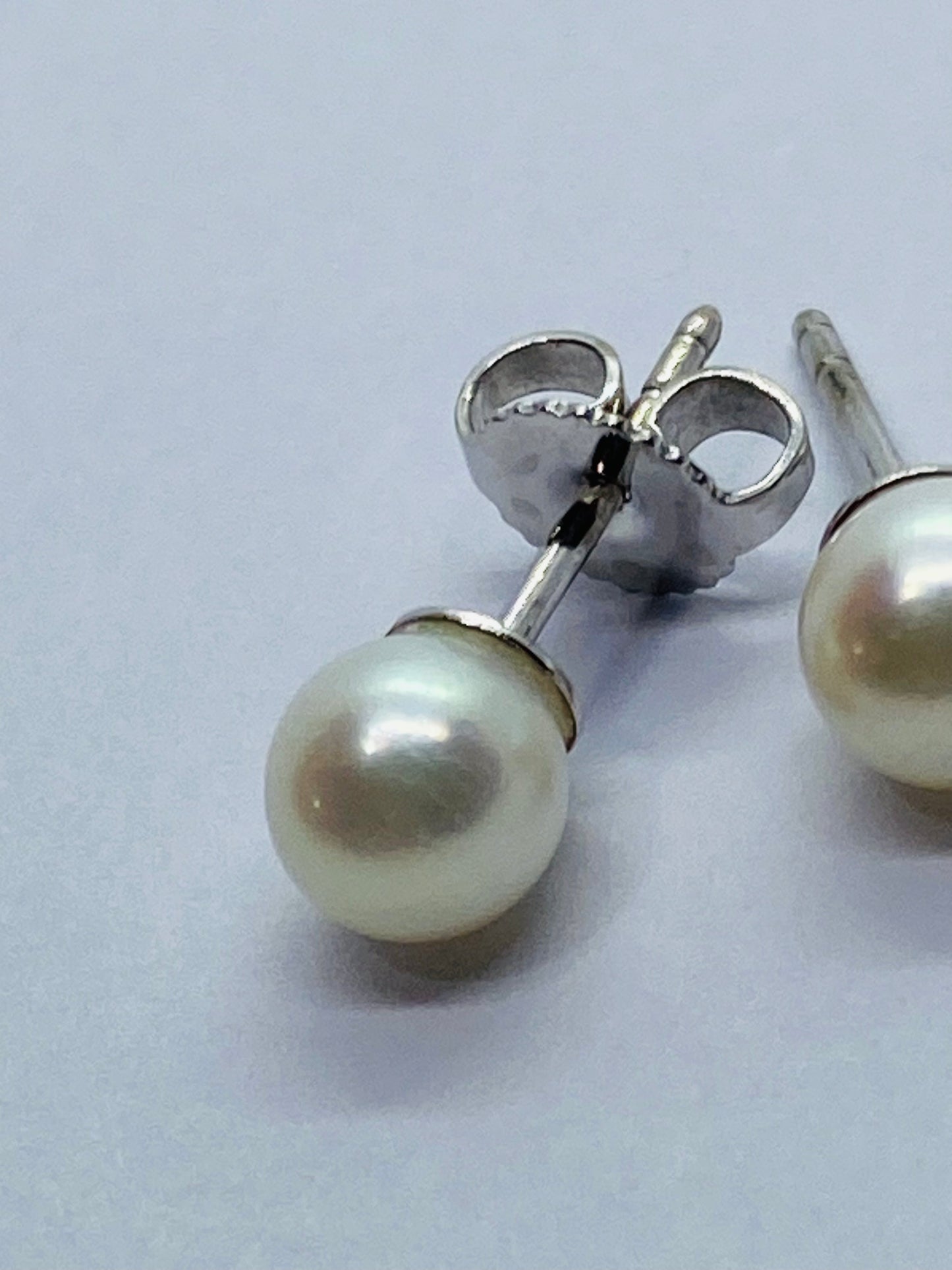 Tiffany & Co. Signature Pearl Stud Earrings 6MM  Akoya 18k White Gold  READ