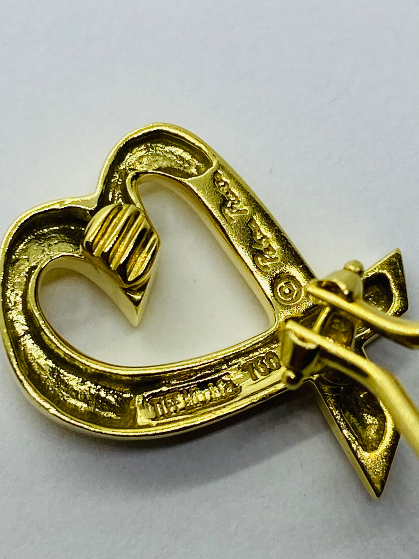 TIFFANY & Co. 18K Gold Paloma Picasso Clip-on Loving Heart Earrings Large