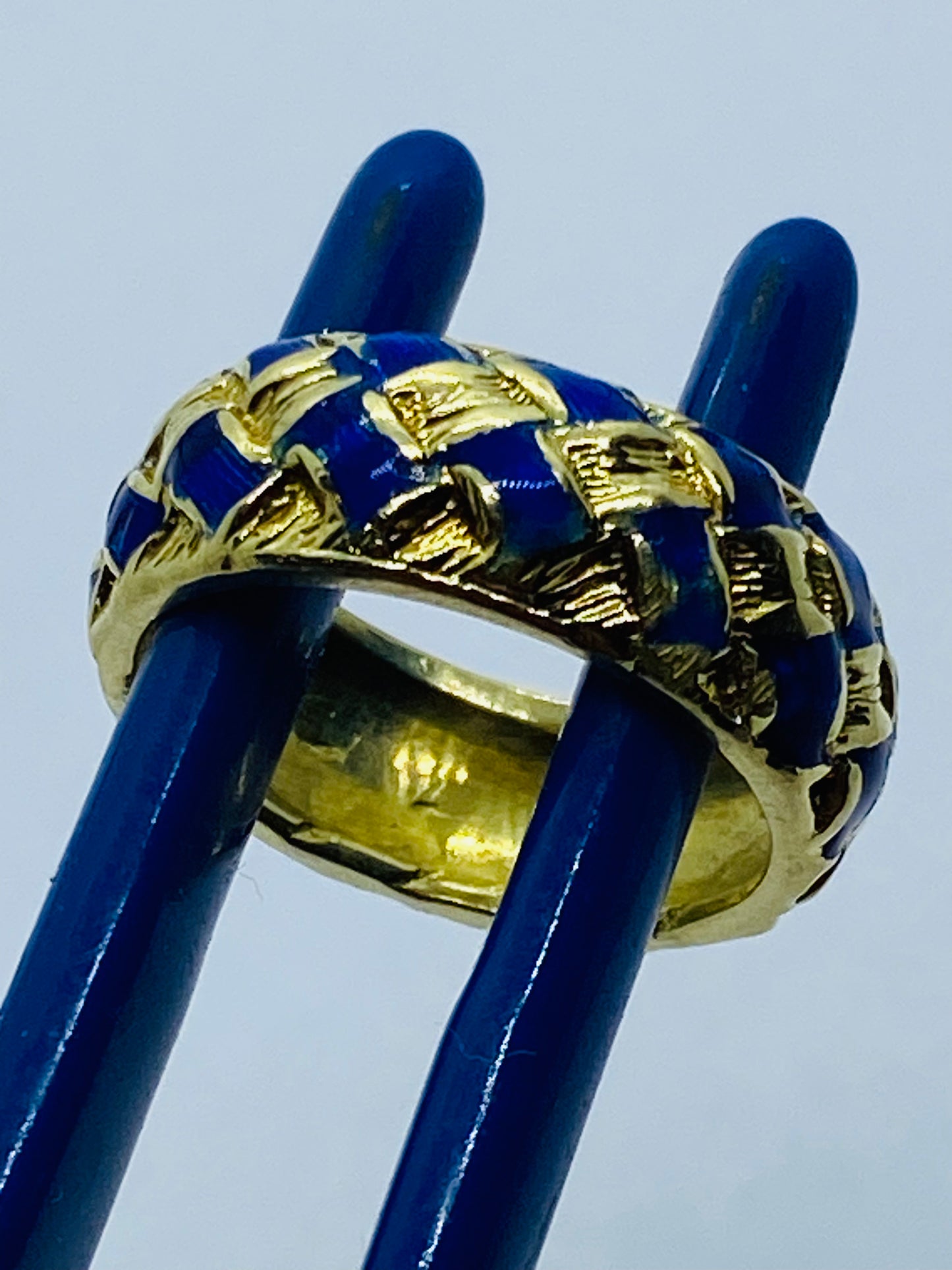 Vintage 18k Gold & Cobalt Enamel Basket Weave Ring Tiffany & Co Size 6.25 Pouch