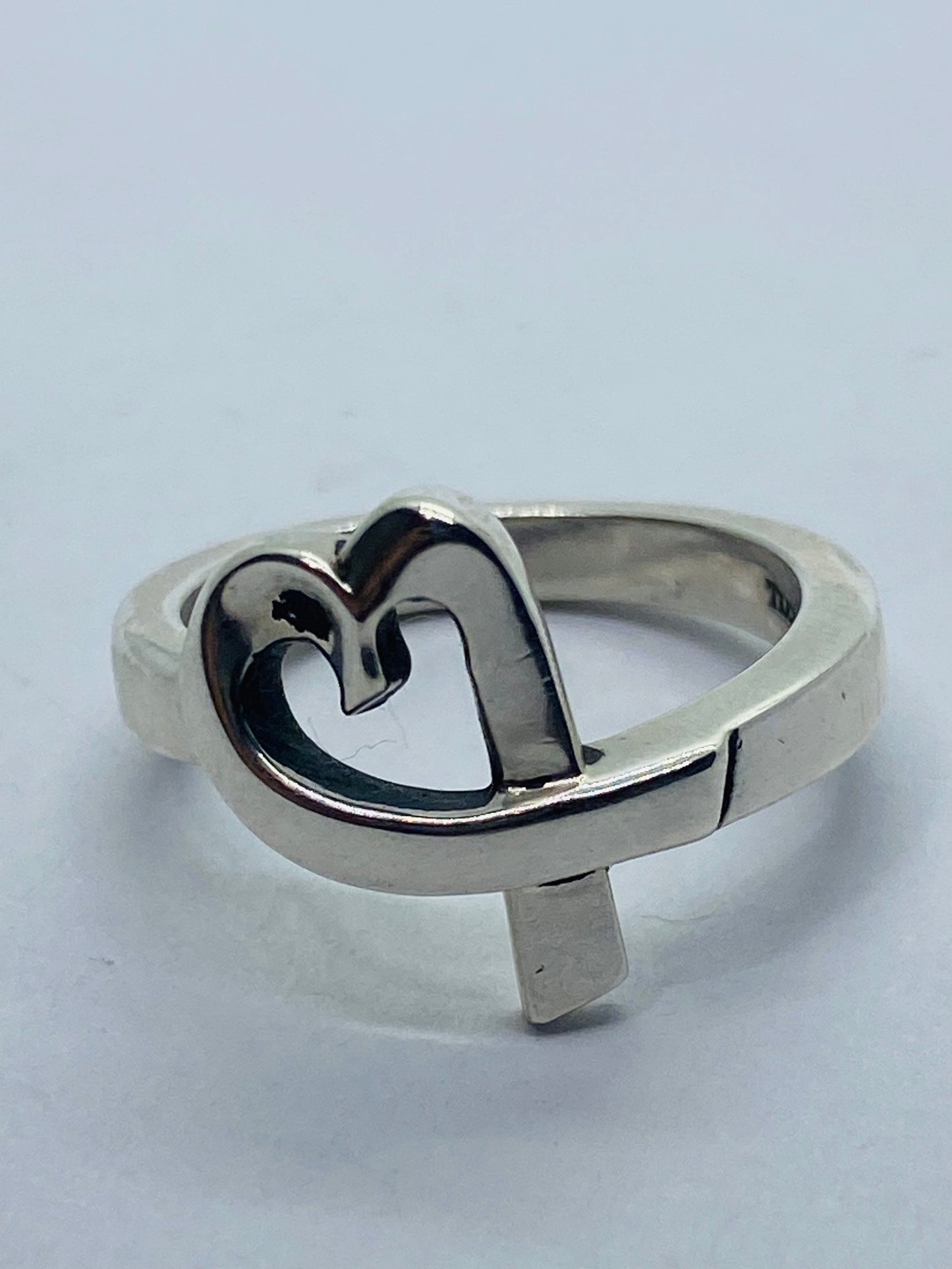 Tiffany & Co. Paloma Picasso 925 Sterling Silver 6.5 Loving Heart Ring Pouch
