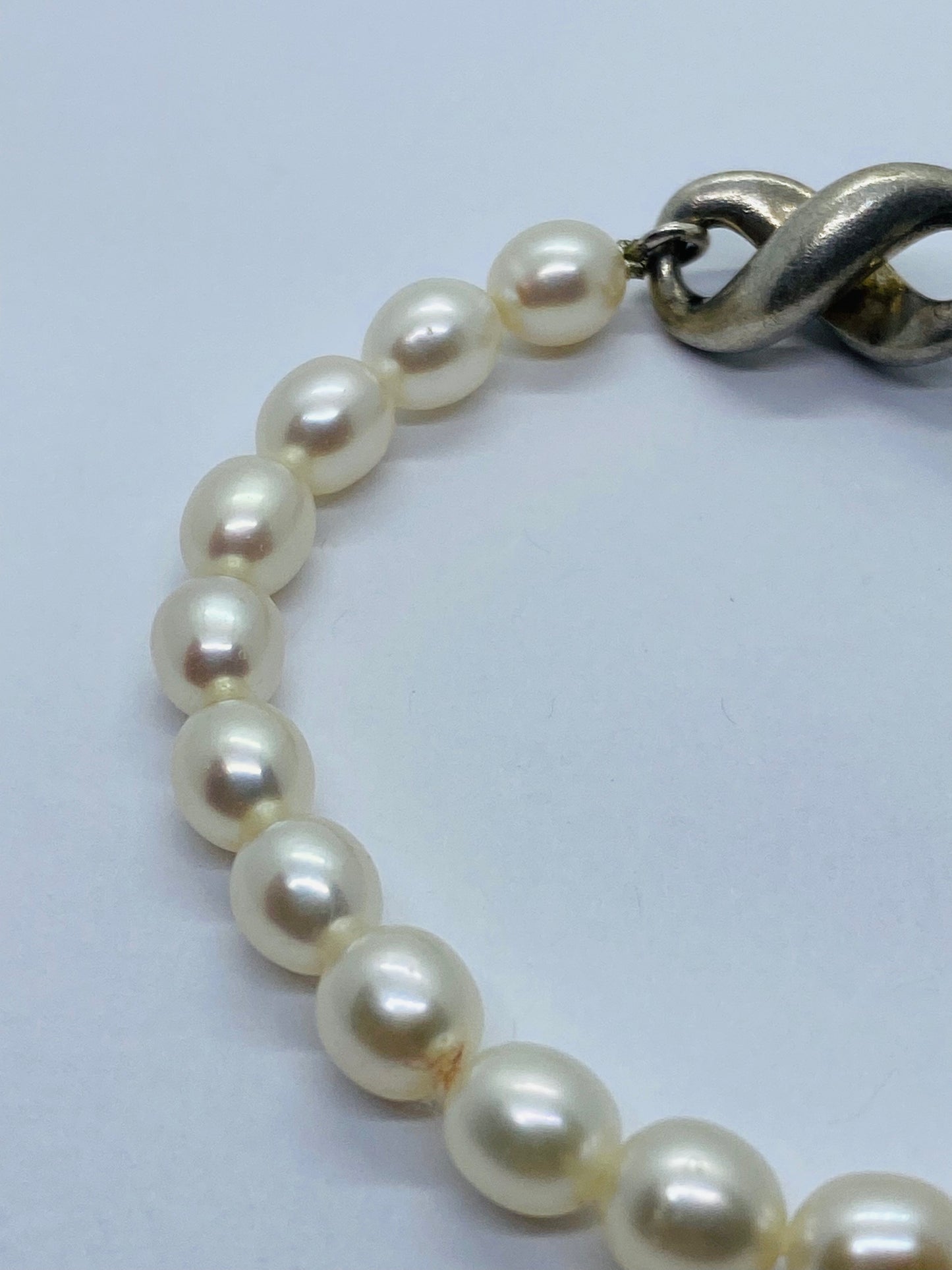 Tiffany & Co. Sterling Silver 20 Pearl Infinity Bracelet 7” Bracelet Pouch
