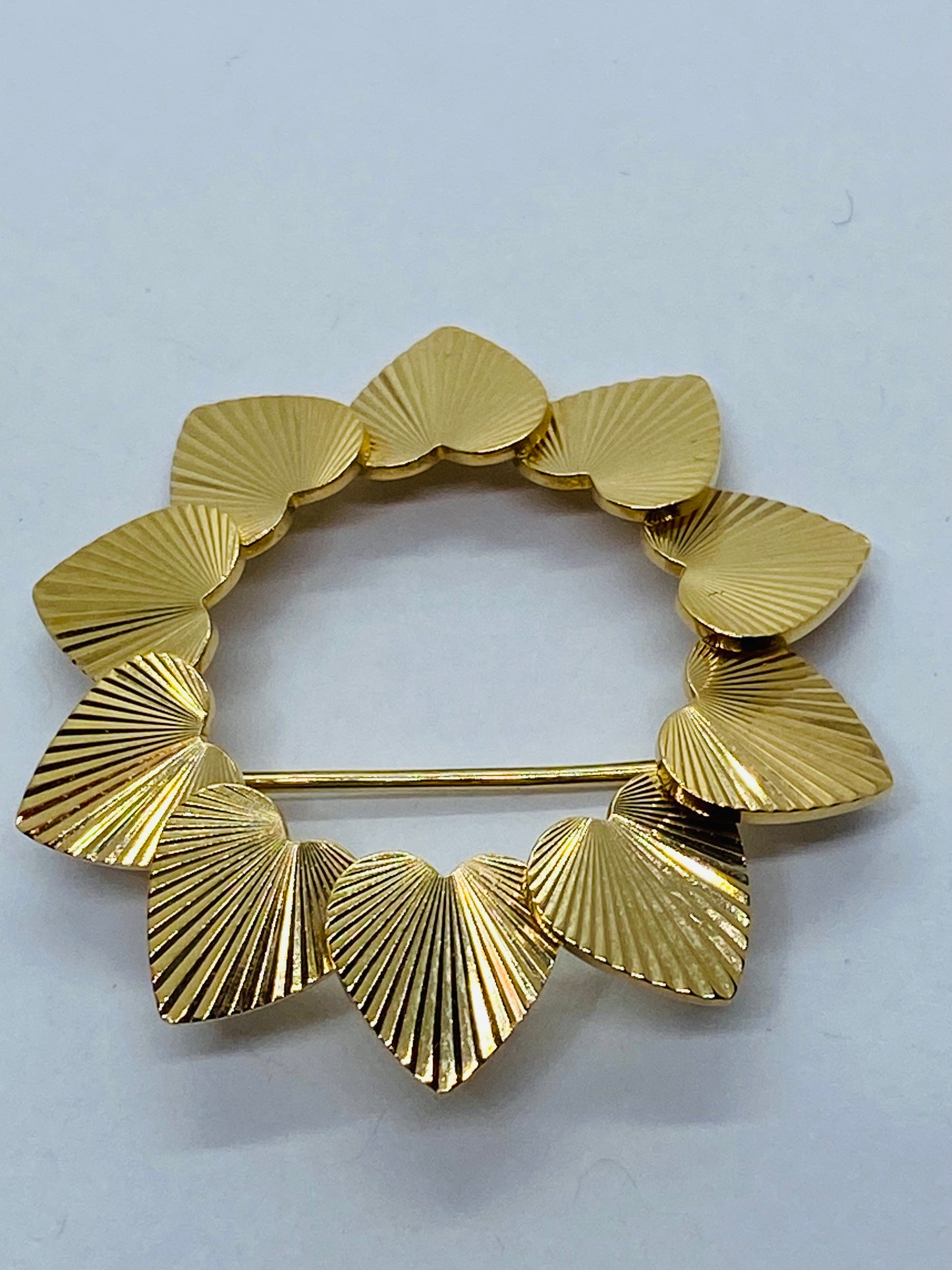 Authintic Vintage Tiffany & Co 14k Wreath of Hearts Pin