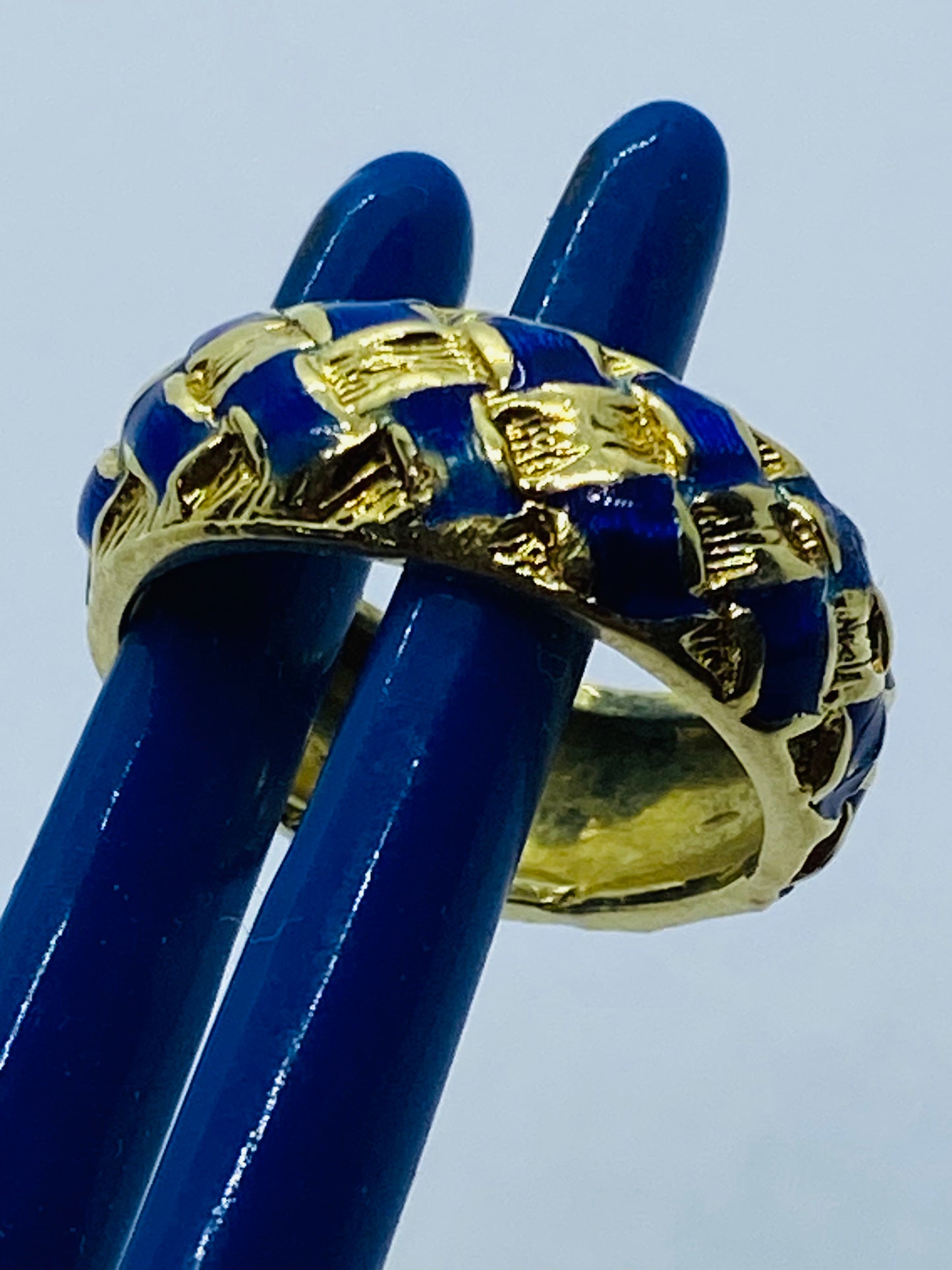 Vintage 18k Gold & Cobalt Enamel Basket Weave Ring Tiffany & Co Size 6.25 Pouch