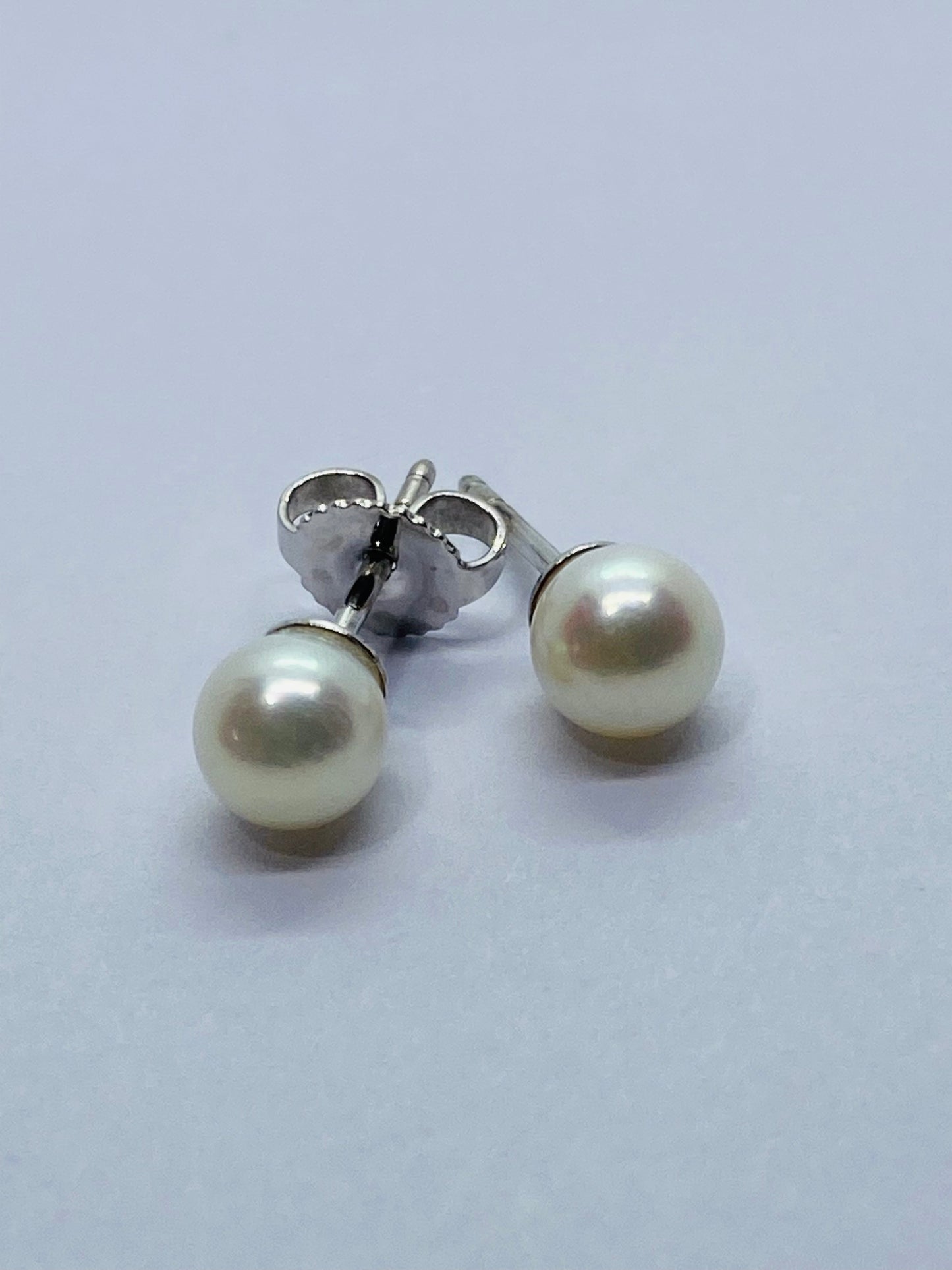 Tiffany & Co. Signature Pearl Stud Earrings 6MM  Akoya 18k White Gold  READ
