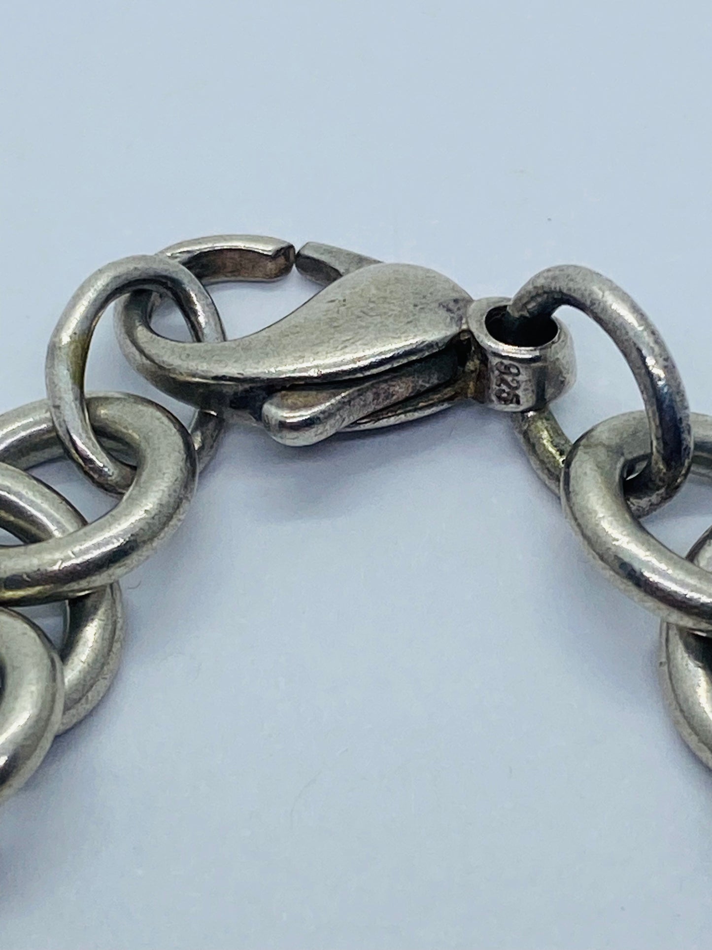 TIFFANY & CO. STERLING SILVER BLUE ENAMEL GIFT BOX CHARM BRACELET PRESENT 7.75”