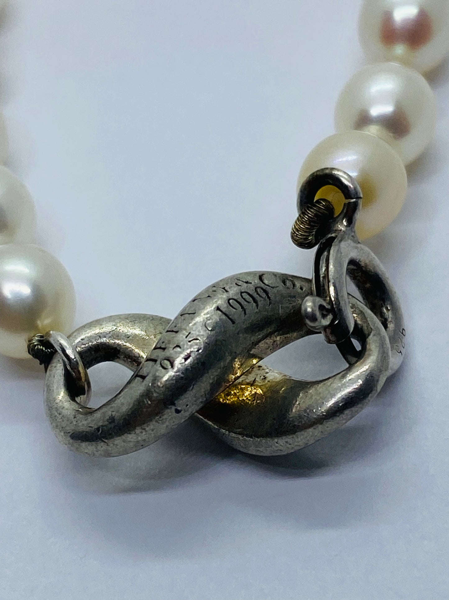 Tiffany & Co. Sterling Silver 20 Pearl Infinity Bracelet 7” Bracelet Pouch