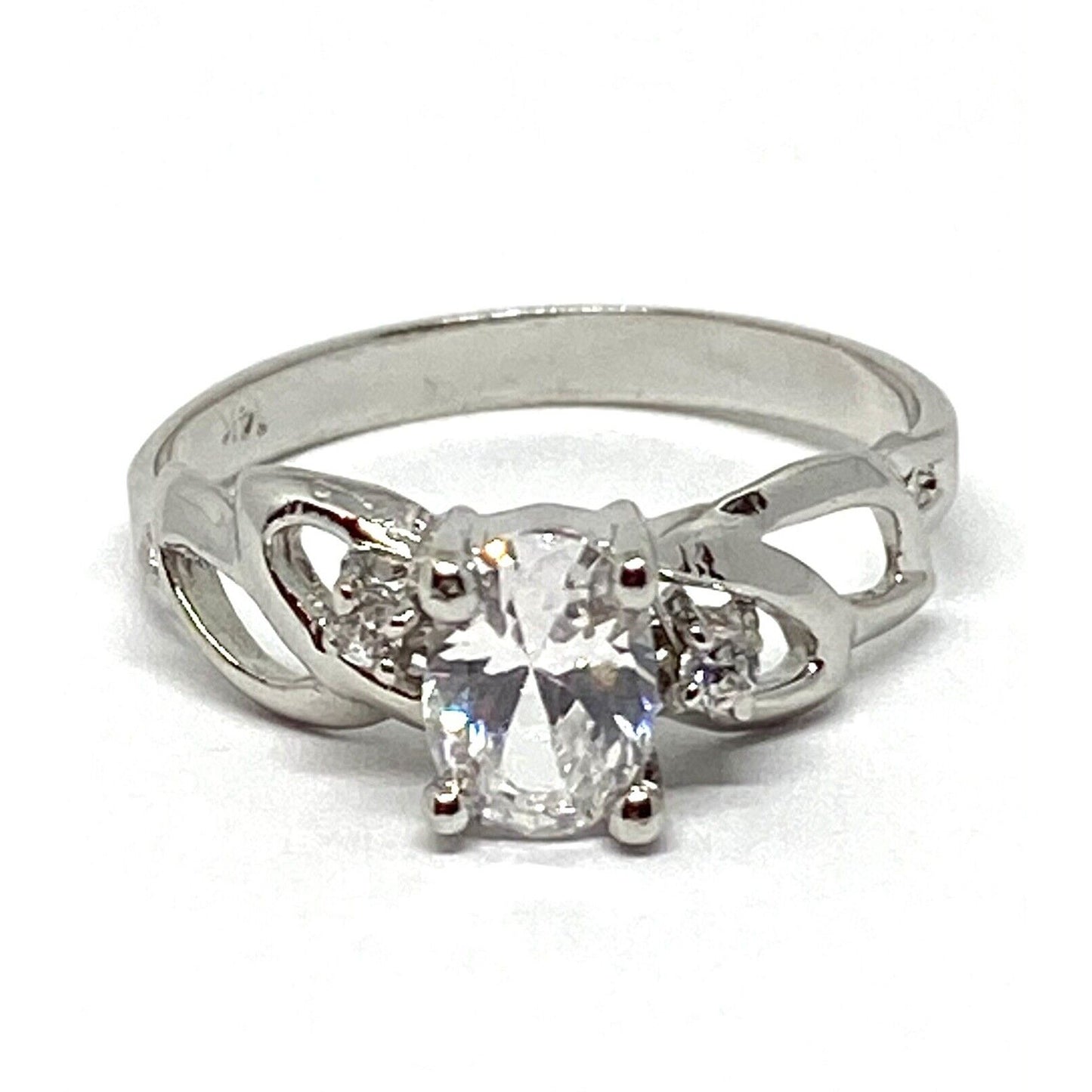 BEAUTIFUL 14k WHITE GOLD CZ SOLITAIRE WITH ACCENTS RING size 7